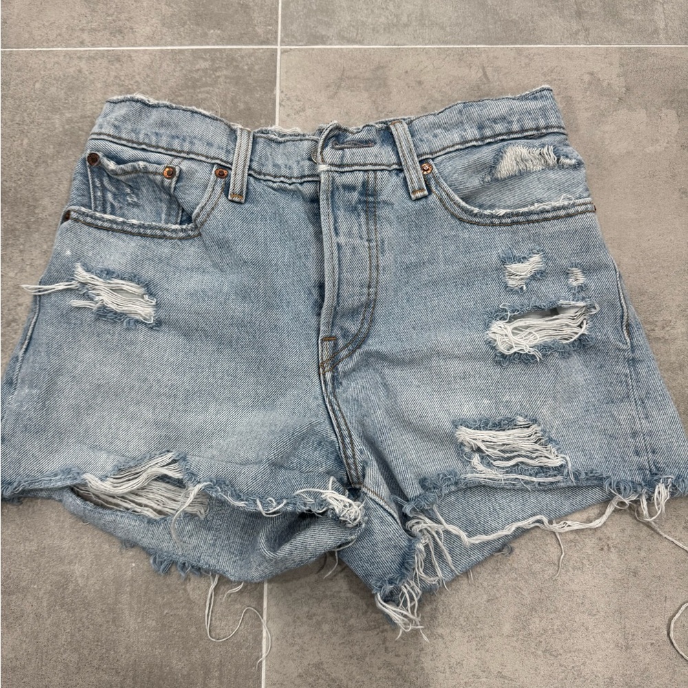 Levi's Wedgie Short Light Blue Distressed Size 27